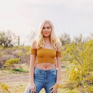 Meet your Posher, Courtney